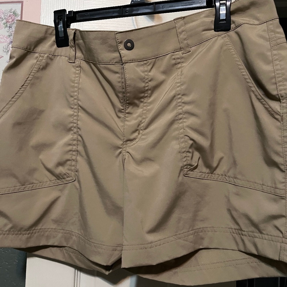 Columbia Omni-Shield khaki shorts-Size 14